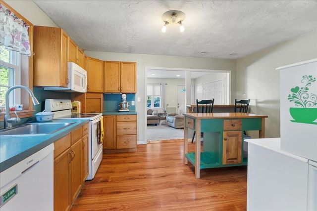 18 Evergreen Rd, Plainville, MA 02762