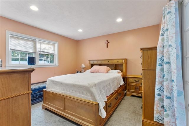 18 Evergreen Rd, Plainville, MA 02762