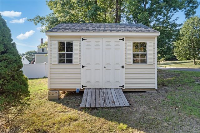 18 Evergreen Rd, Plainville, MA 02762