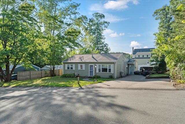 18 Evergreen Rd, Plainville, MA 02762