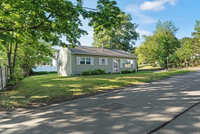 18 Evergreen Rd, Plainville, MA 02762