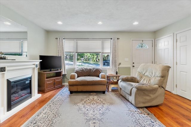 18 Evergreen Rd, Plainville, MA 02762