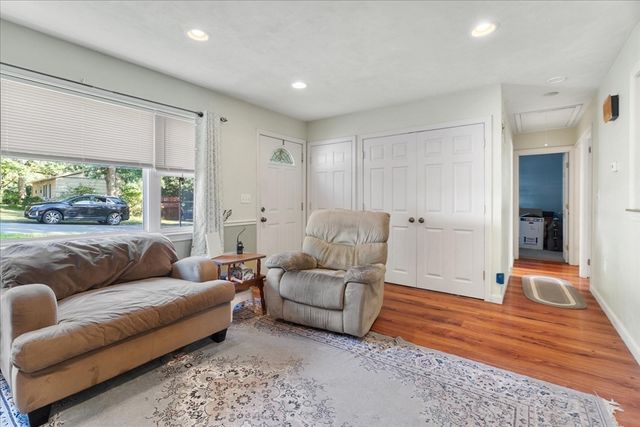 18 Evergreen Rd, Plainville, MA 02762