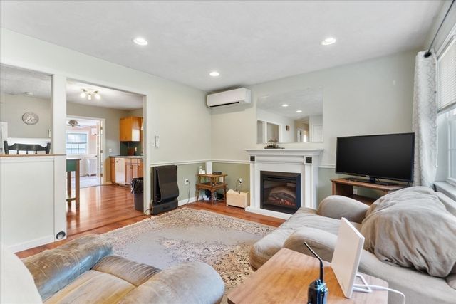 18 Evergreen Rd, Plainville, MA 02762