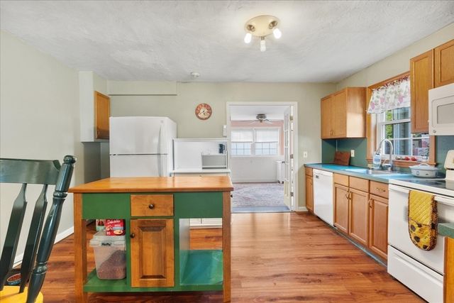 18 Evergreen Rd, Plainville, MA 02762