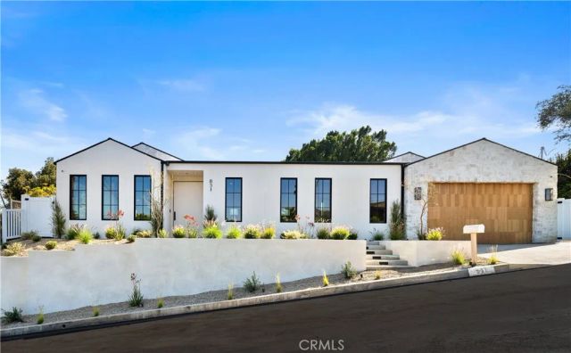 831 Teakwood Road, Los Angeles, CA 90049