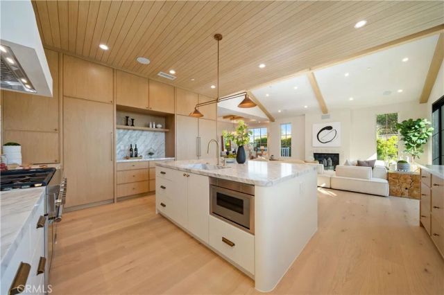831 Teakwood Road, Los Angeles, CA 90049
