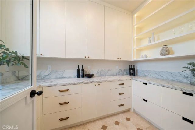 831 Teakwood Road, Los Angeles, CA 90049
