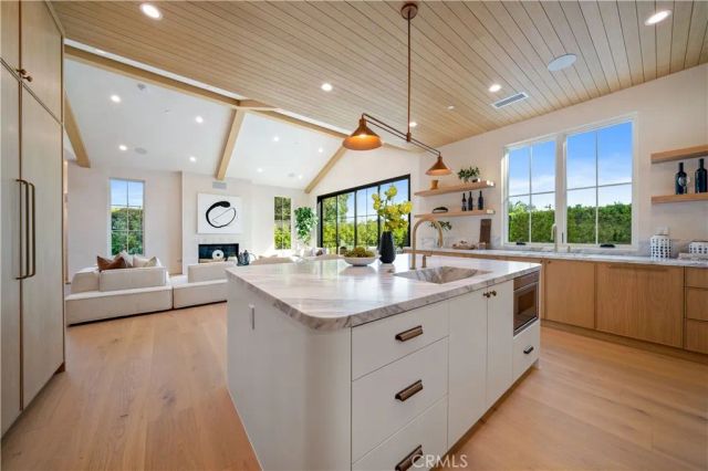 831 Teakwood Road, Los Angeles, CA 90049