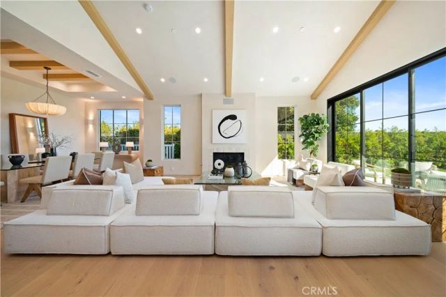 831 Teakwood Road, Los Angeles, CA 90049