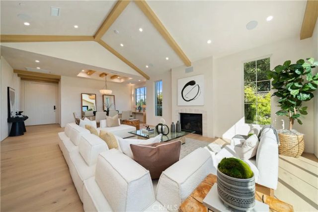 831 Teakwood Road, Los Angeles, CA 90049