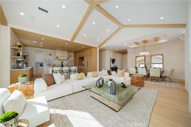 831 Teakwood Road, Los Angeles, CA 90049