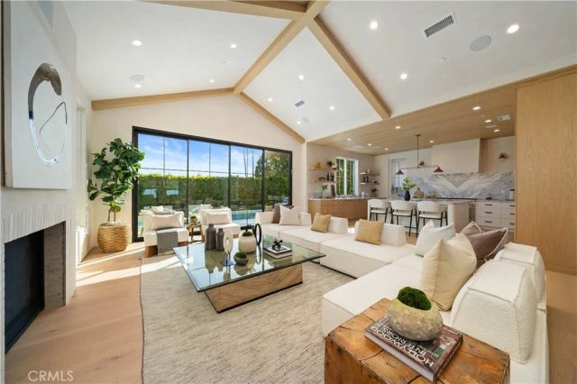 831 Teakwood Road, Los Angeles, CA 90049