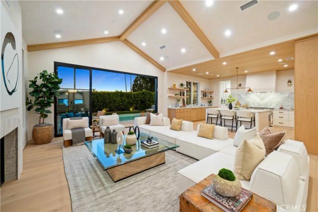 831 Teakwood Road, Los Angeles, CA 90049