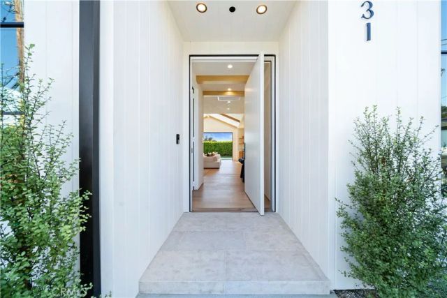 831 Teakwood Road, Los Angeles, CA 90049