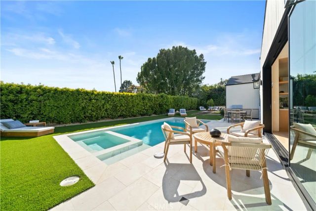 831 Teakwood Road, Los Angeles, CA 90049