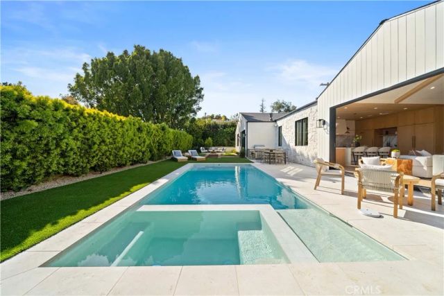 831 Teakwood Road, Los Angeles, CA 90049