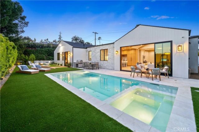 831 Teakwood Road, Los Angeles, CA 90049