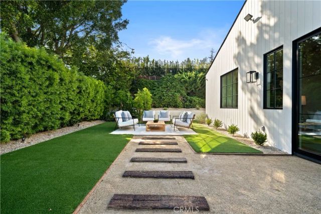 831 Teakwood Road, Los Angeles, CA 90049