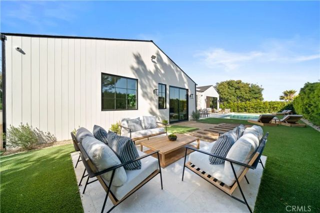 831 Teakwood Road, Los Angeles, CA 90049