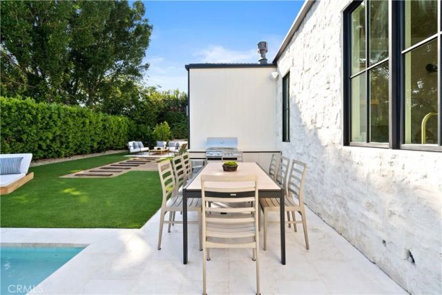 831 Teakwood Road, Los Angeles, CA 90049