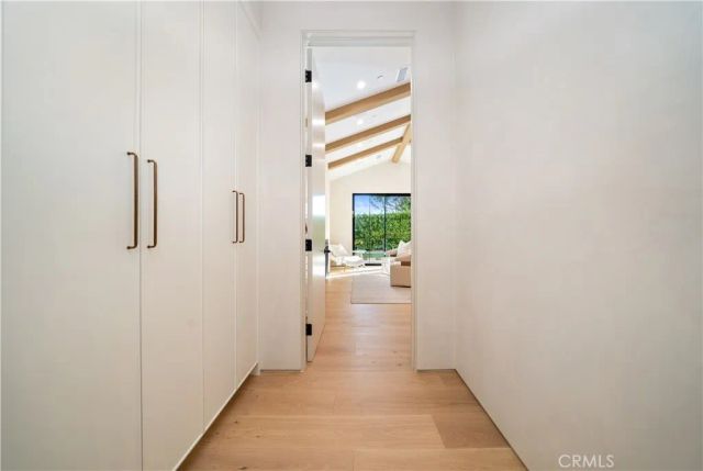 831 Teakwood Road, Los Angeles, CA 90049