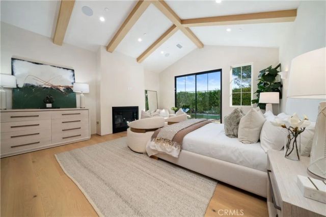 831 Teakwood Road, Los Angeles, CA 90049