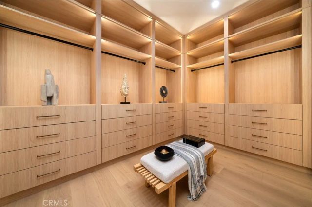 831 Teakwood Road, Los Angeles, CA 90049