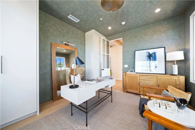 831 Teakwood Road, Los Angeles, CA 90049