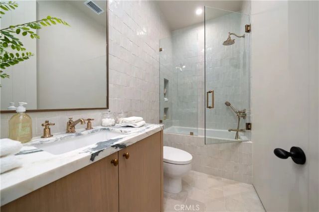 831 Teakwood Road, Los Angeles, CA 90049