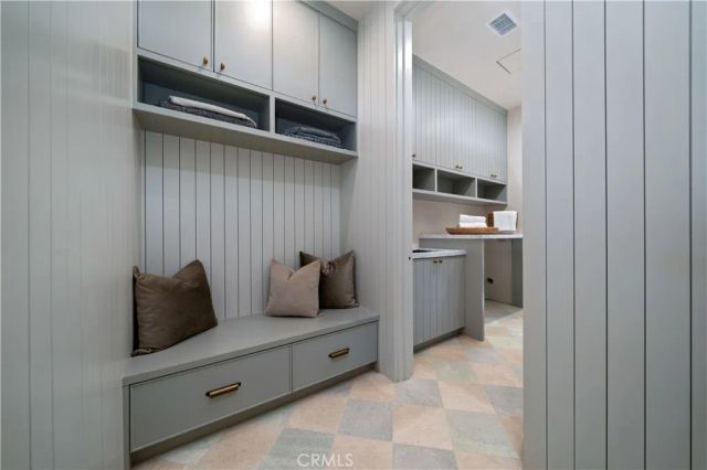 831 Teakwood Road, Los Angeles, CA 90049