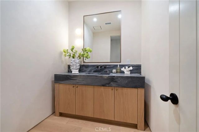 831 Teakwood Road, Los Angeles, CA 90049