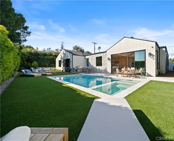 831 Teakwood Road, Los Angeles, CA 90049