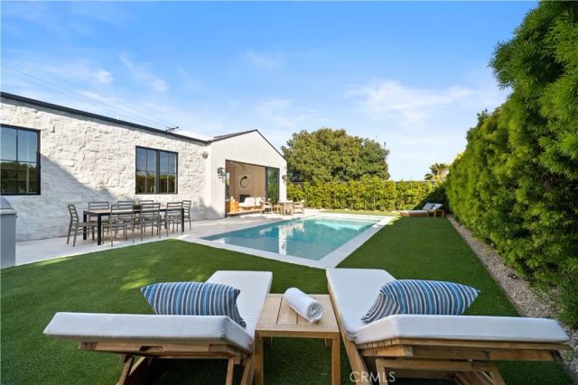 831 Teakwood Road, Los Angeles, CA 90049