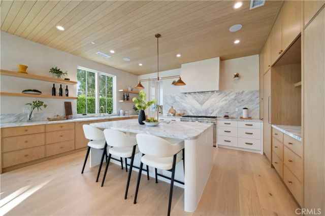 831 Teakwood Road, Los Angeles, CA 90049