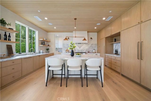 831 Teakwood Road, Los Angeles, CA 90049
