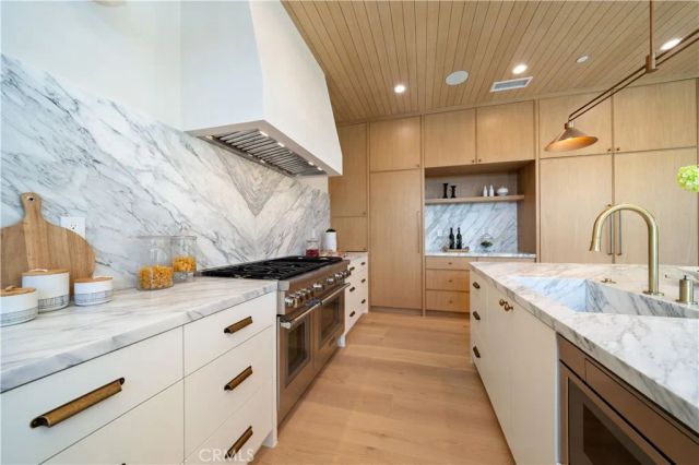 831 Teakwood Road, Los Angeles, CA 90049