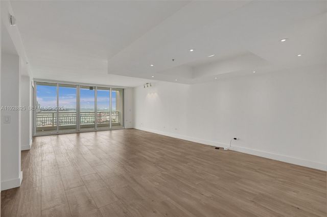 848 Brickell Key Dr 3206, Miami, FL 33131