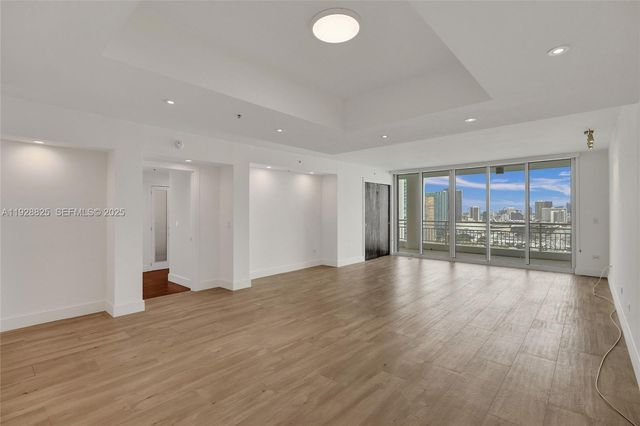 848 Brickell Key Dr 3206, Miami, FL 33131