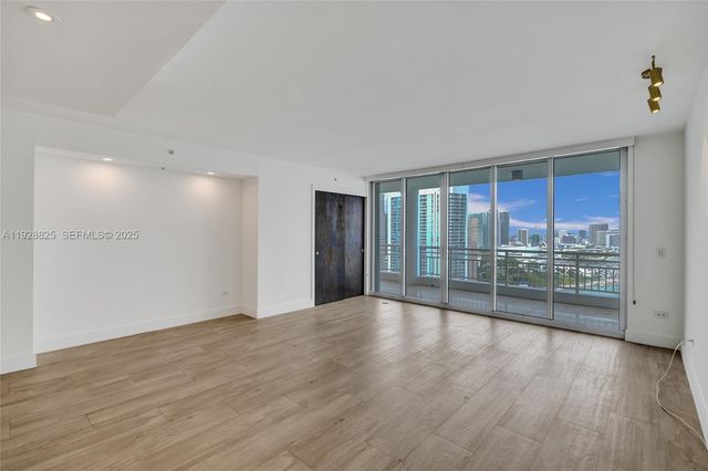 848 Brickell Key Dr 3206, Miami, FL 33131