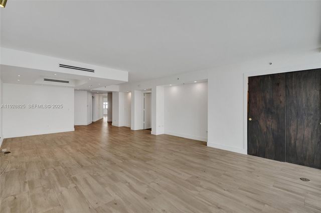 848 Brickell Key Dr 3206, Miami, FL 33131