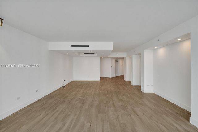 848 Brickell Key Dr 3206, Miami, FL 33131