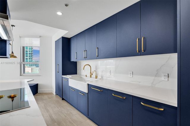 848 Brickell Key Dr 3206, Miami, FL 33131