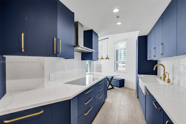 848 Brickell Key Dr 3206, Miami, FL 33131