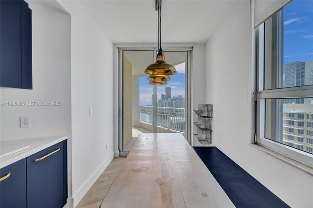 848 Brickell Key Dr 3206, Miami, FL 33131