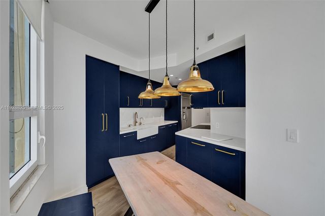 848 Brickell Key Dr 3206, Miami, FL 33131