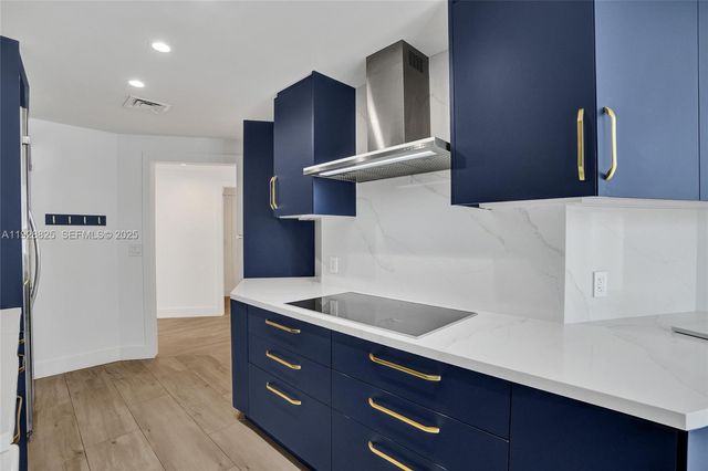 848 Brickell Key Dr 3206, Miami, FL 33131