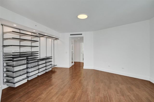 848 Brickell Key Dr 3206, Miami, FL 33131