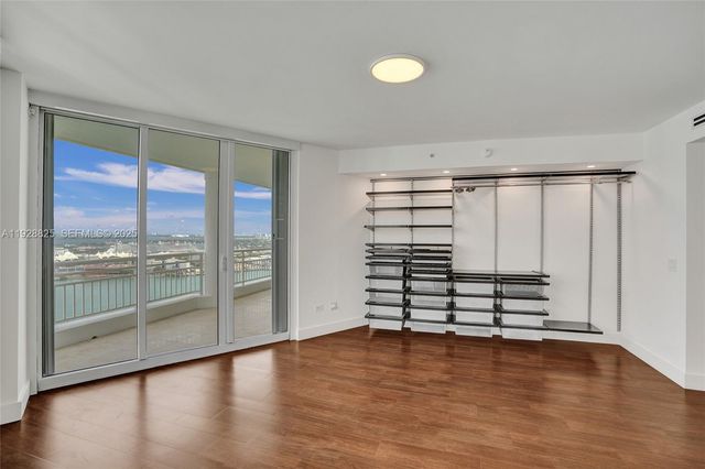848 Brickell Key Dr 3206, Miami, FL 33131