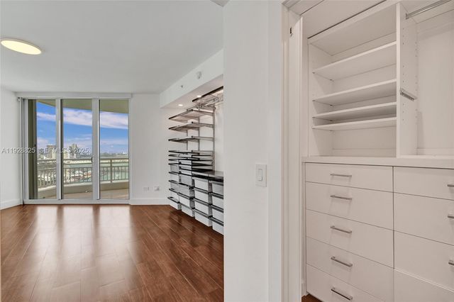 848 Brickell Key Dr 3206, Miami, FL 33131